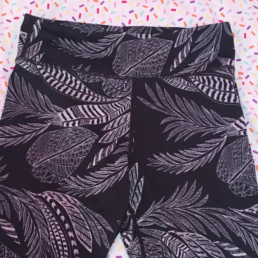 Women’s NEW Workout Leggings - Picture 2 of 9